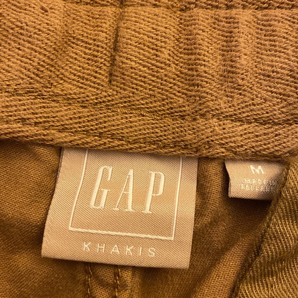 Gap Men’s Khakis, Medium joggers w/ an elastic waist. Comfortable, easy styling - Picture 4 of 5